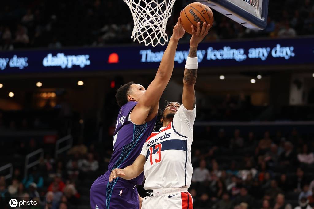 三球37+8+7克尼普尔28分 黄蜂击败奇才